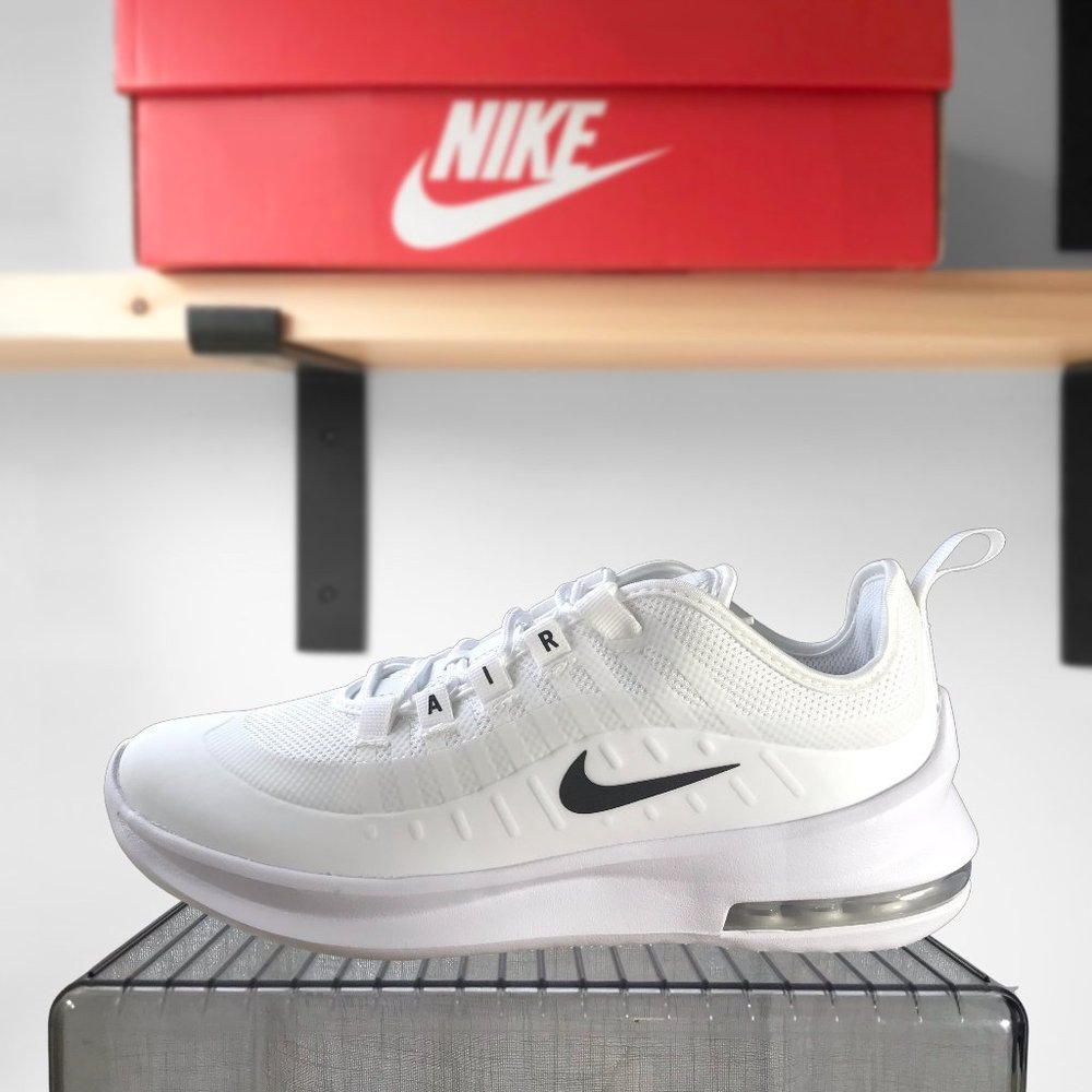 Nike Air Max Axis Kids Size 5.5 Y